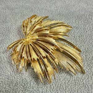 Vintage 1950's 1960's Signed Lisner Layered Gold-Tone Leaf Brooch
